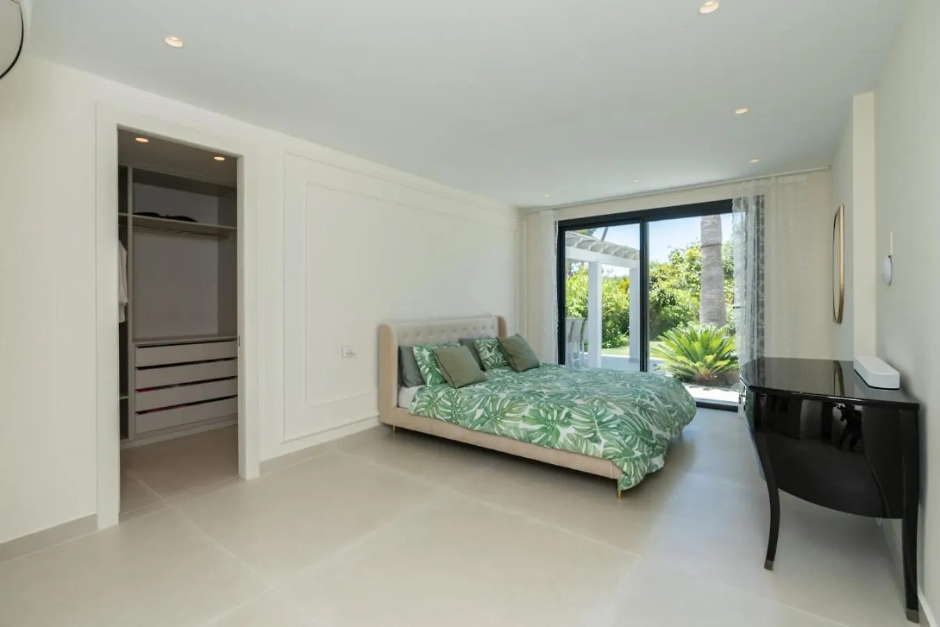 Stunning 6-Bedroom Villa In Guadalmina Baja Marbellac 0*,  Espagne