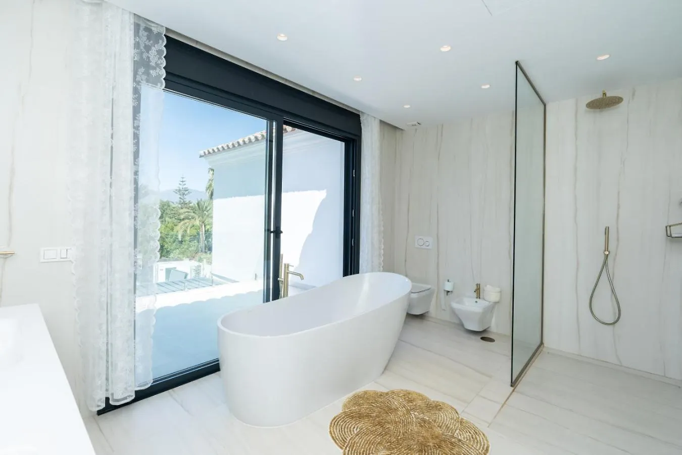 Stunning 6-Bedroom Villa In Guadalmina Baja Μαρμπέλλα
