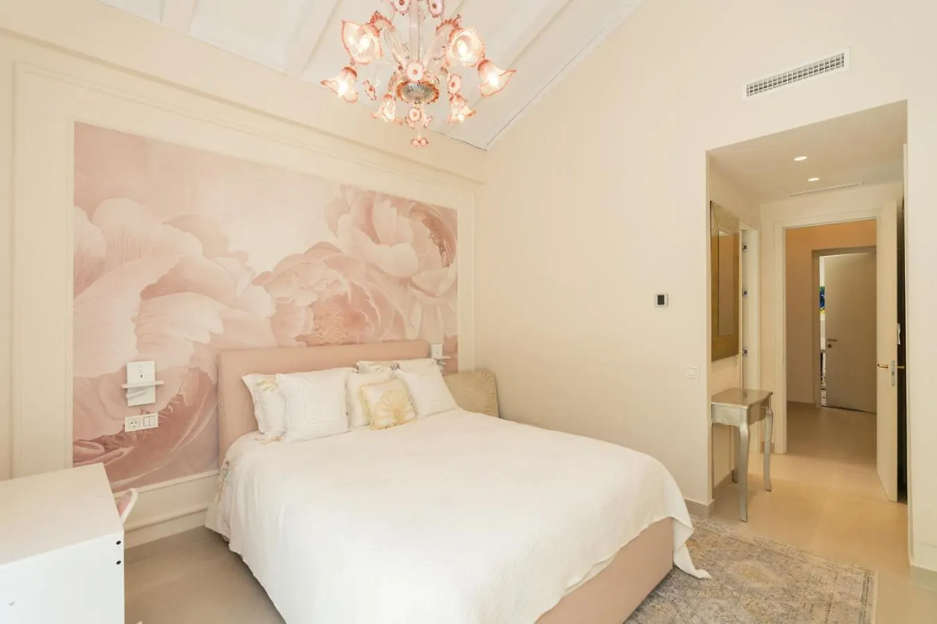 Stunning 6-Bedroom Villa In Guadalmina Baja Μαρμπέλλα 0*,  Ισπανία